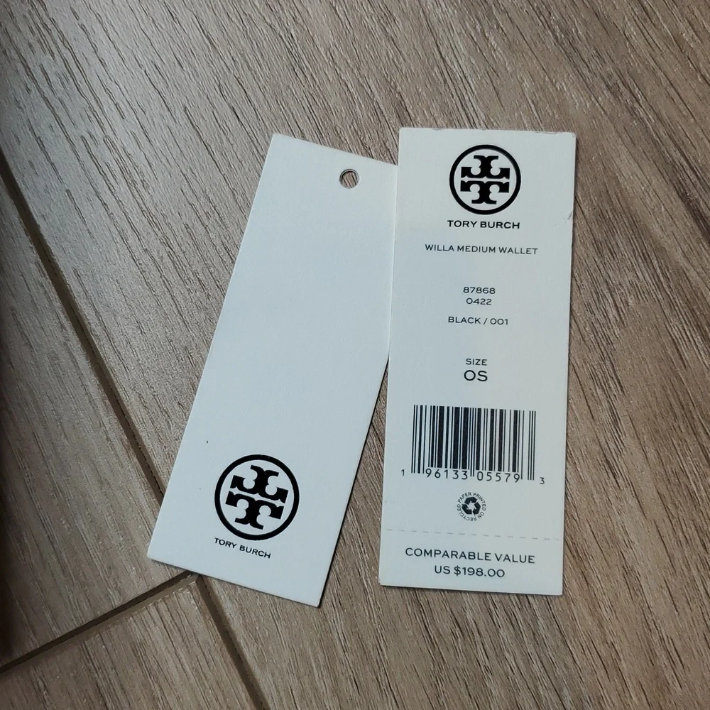 Tory Burch Quilted Willa Medium Wallet - Picture 4 of 10